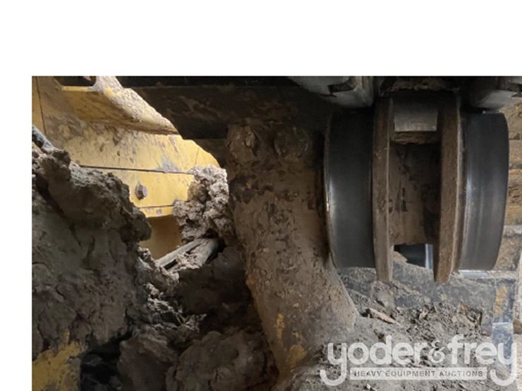 2022-komatsu-d61px-24-image-17
