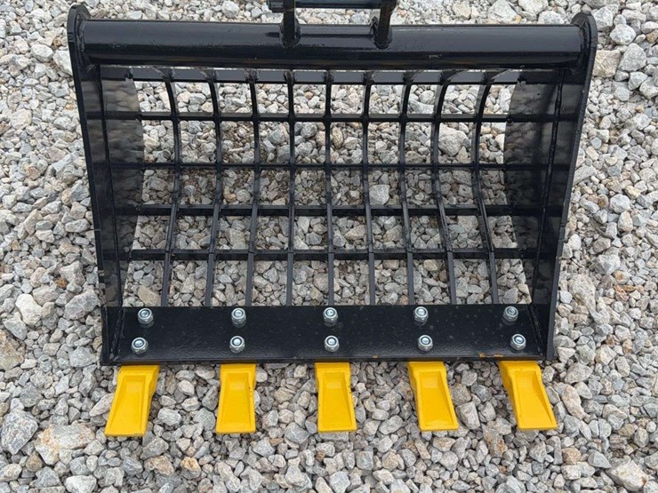 mini-excavator-skeleton-sieve-bucket-with-teeth-image-1