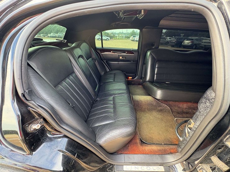 2008-lincoln-town-car-limousine-(86,235-miles)-image-19