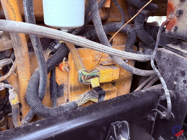1996-freightliner-fld120-image-27