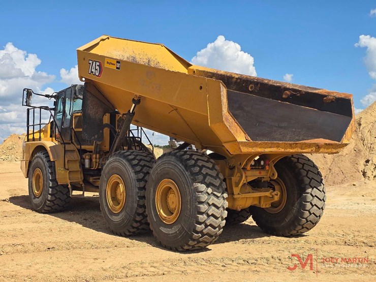 2021-caterpillar-745-image-5
