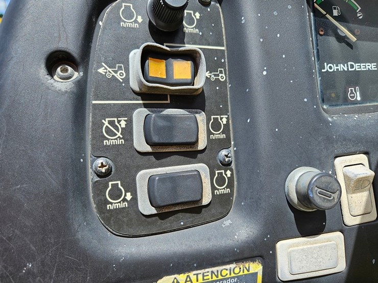 2020-john-deere-gator-image-35