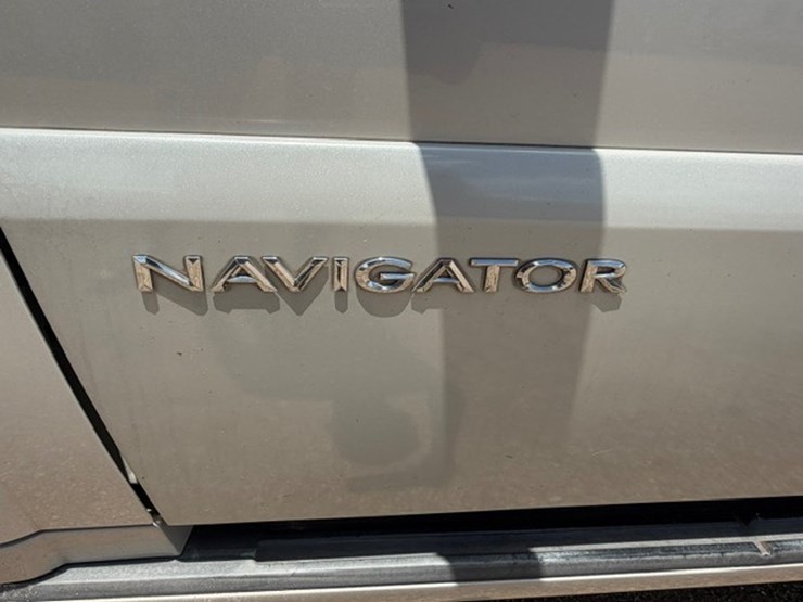 2005-lincoln-navigator-image-17