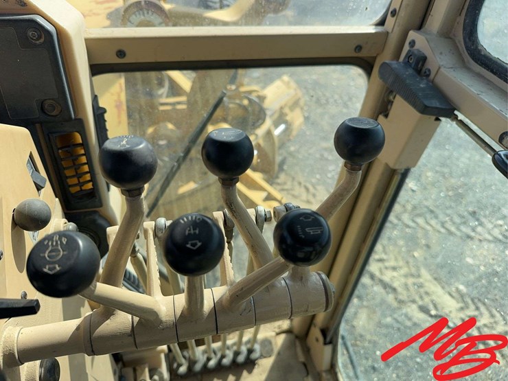 caterpillar-140h-image-40