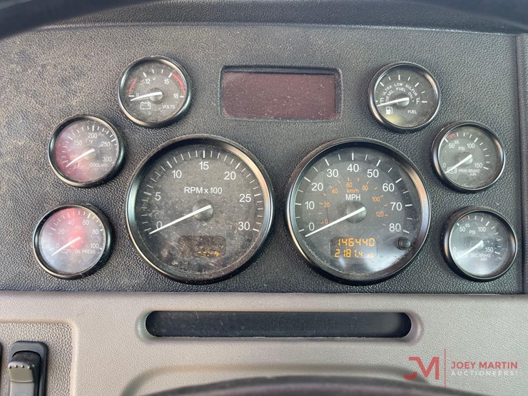2016-peterbilt-365-image-42