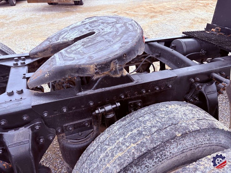 1996-freightliner-fld120-image-19