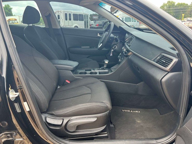 2016-kia-optima-4-door-sedan-(166,343-miles)-image-20