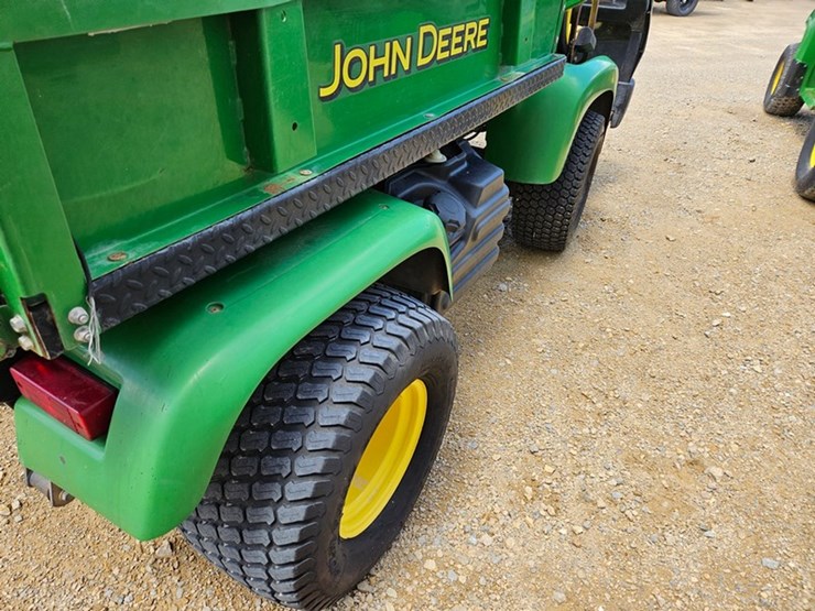 2020-john-deere-gator-image-21