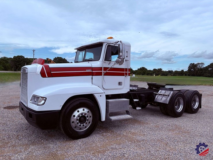 1993-freightliner-fld120-image-1