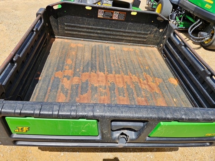 2014-john-deere-gator-image-19