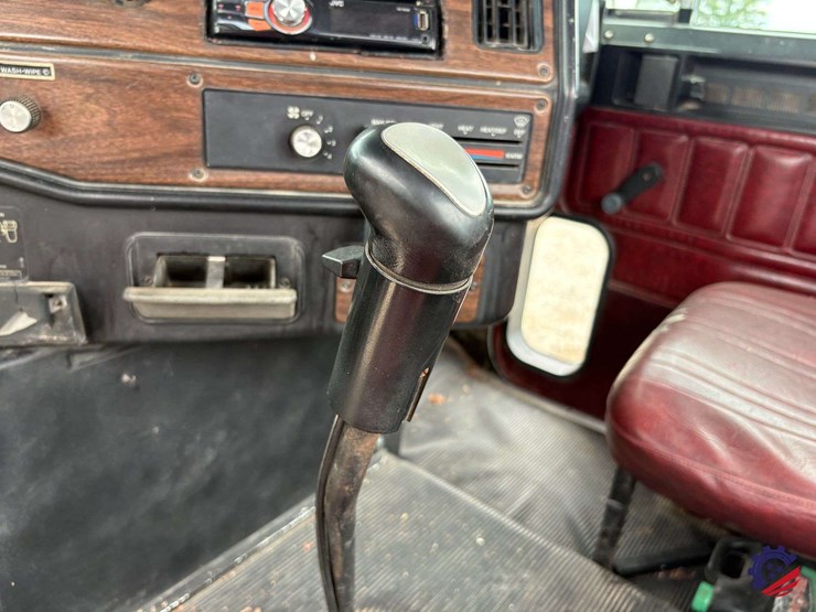 1996-freightliner-fld120-image-74