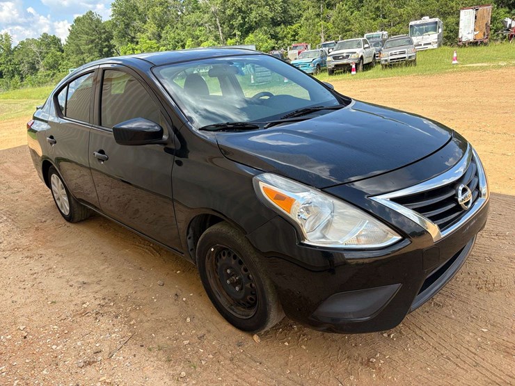 2019-nissan-versa-sedan-s-plus-(121,518-miles)-image-4