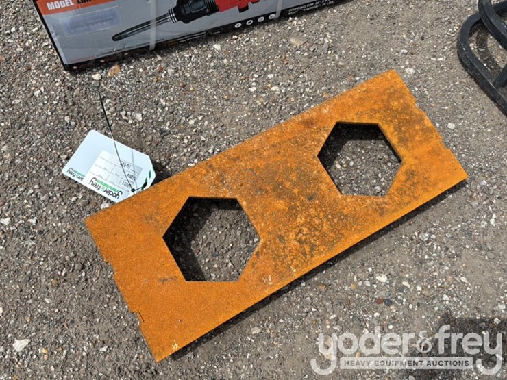 dingo-mounting-plate-to-suit-mini-skidsteer-image-4