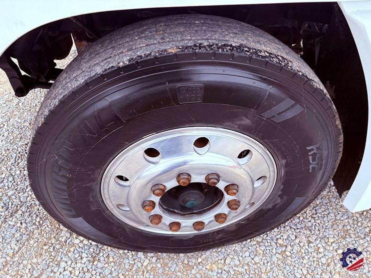 1996-freightliner-fld120-image-11