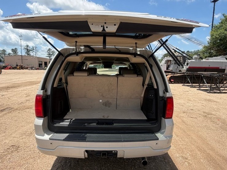 2005-lincoln-navigator-image-9