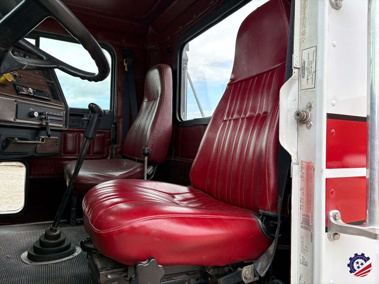 1996-freightliner-fld120-image-64