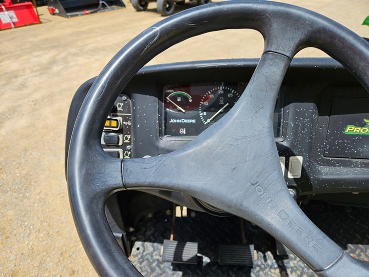 2020-john-deere-gator-image-32