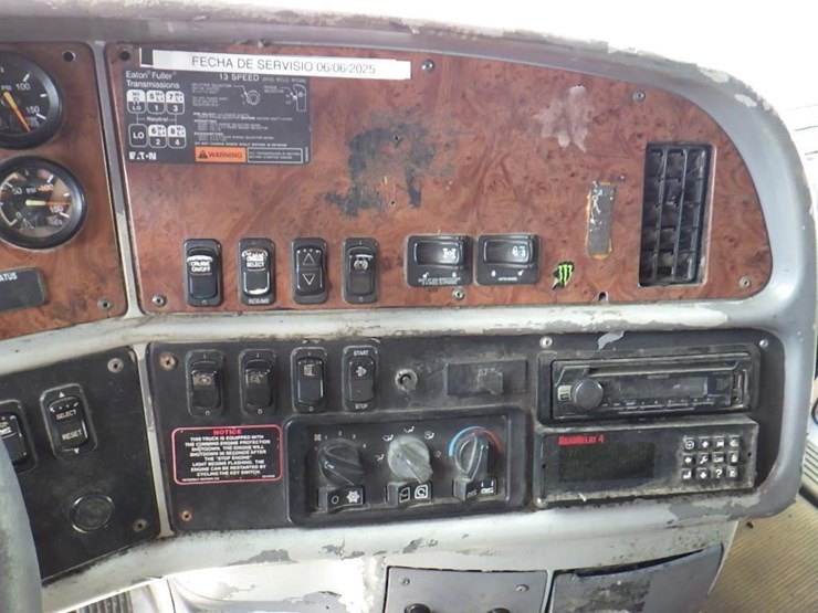 2008-peterbilt-387-image-17
