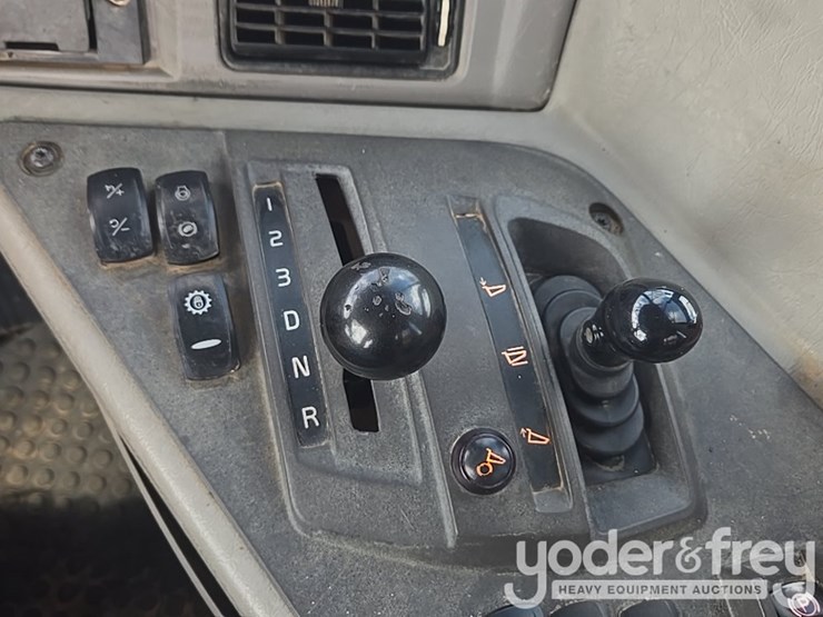 2020-volvo-a25g-image-58