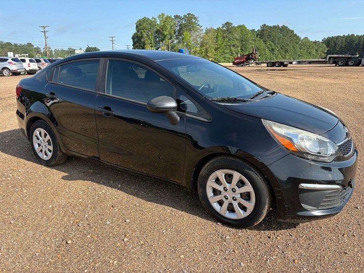 2016-kia-rio-4-door-awd-sedan-(87,338-miles)-image-5