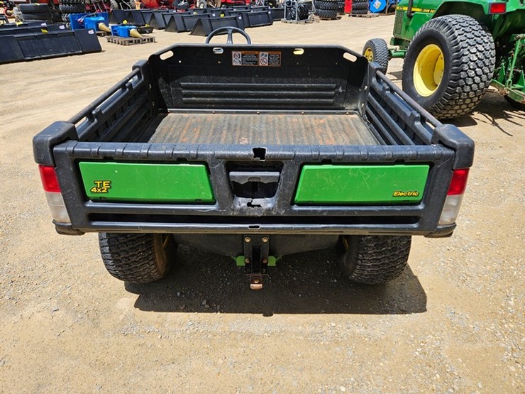 2011-john-deere-gator-image-4