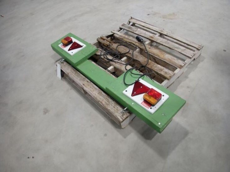 portable-hook-on-trailer-light/signal-bar-image-1