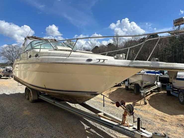sea-ray-290-sundancer-cuddy-cabin-boat-image-3
