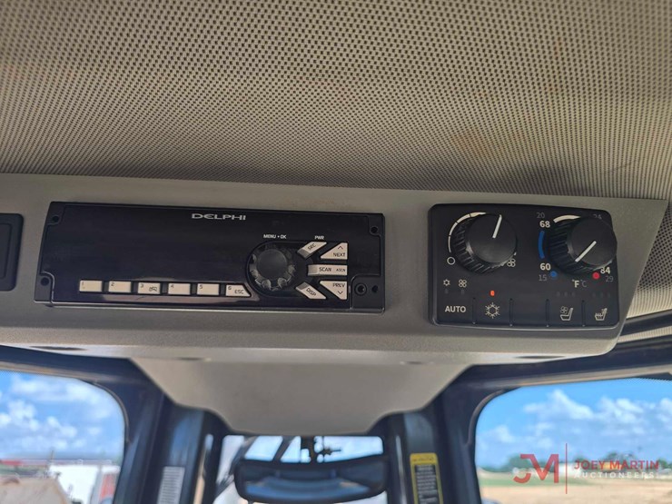 2020-deere-850l-wlt-image-9