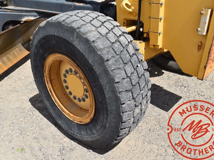 2008-deere-772d-image-43
