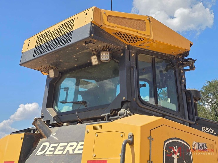 2020-deere-850l-wlt-image-13