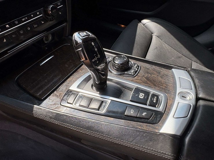2012-bmw-7-series-4-door-sedan-(143,184-miles)-not-running-image-13