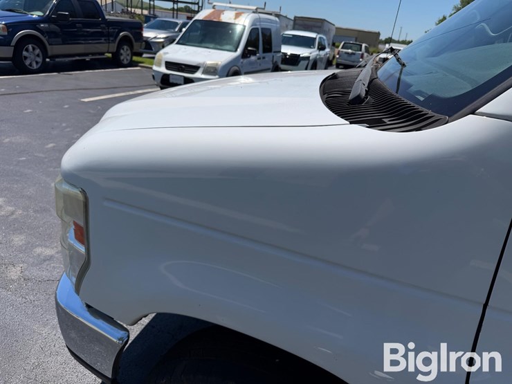 2013-ford-cargo-image-9