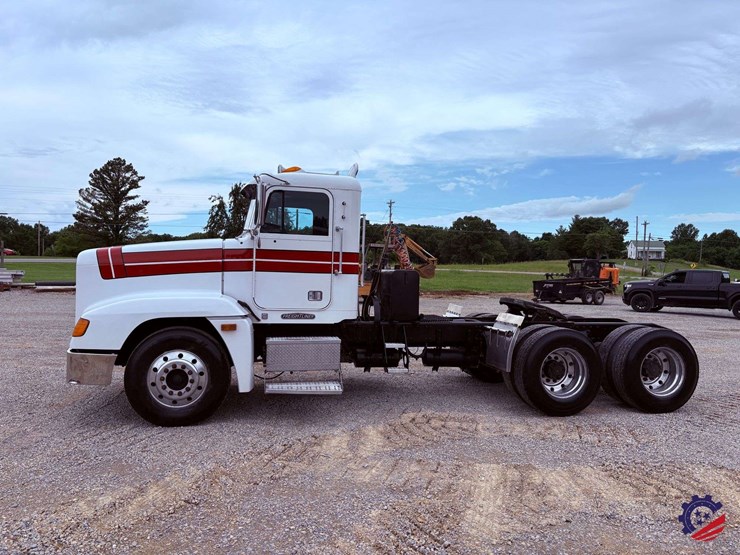 1996-freightliner-fld120-image-2