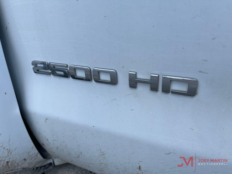 2015-chevrolet-silverado-2500-image-17