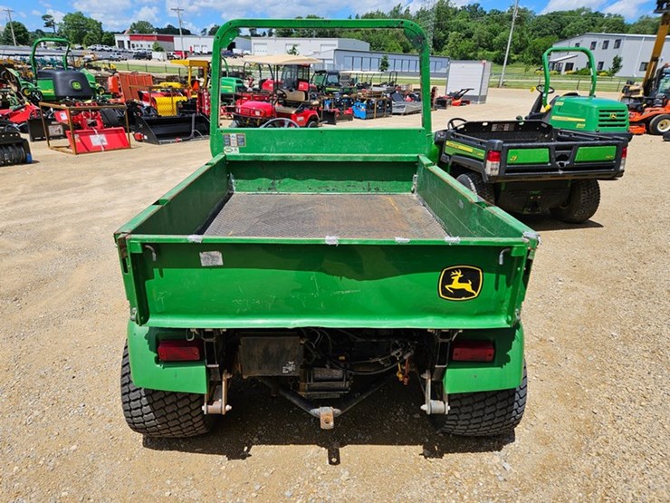 2020-john-deere-gator-image-4