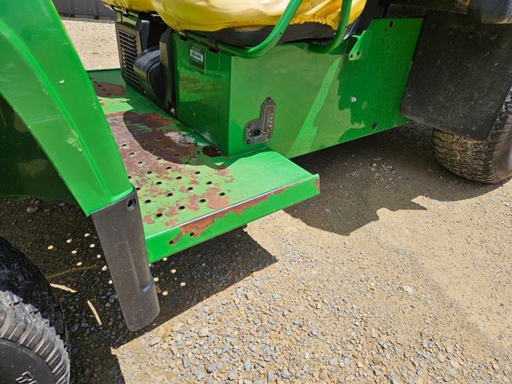 2011-john-deere-gator-image-12