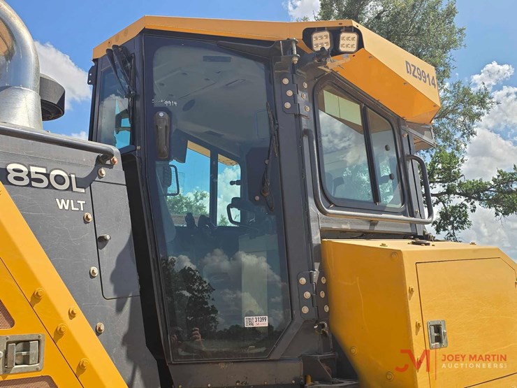 2020-deere-850l-wlt-image-37