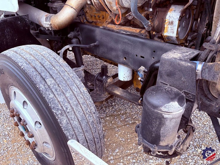 1996-freightliner-fld120-image-34