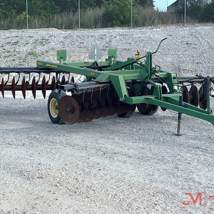 JOHN DEERE 637