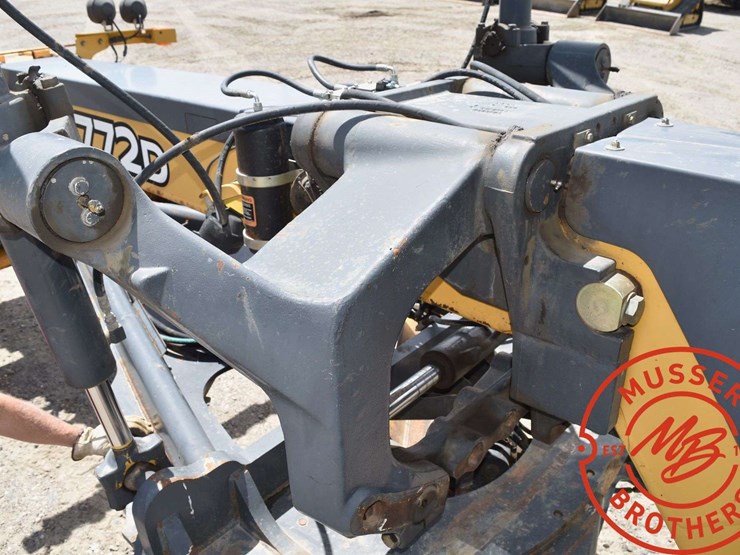 2008-deere-772d-image-89