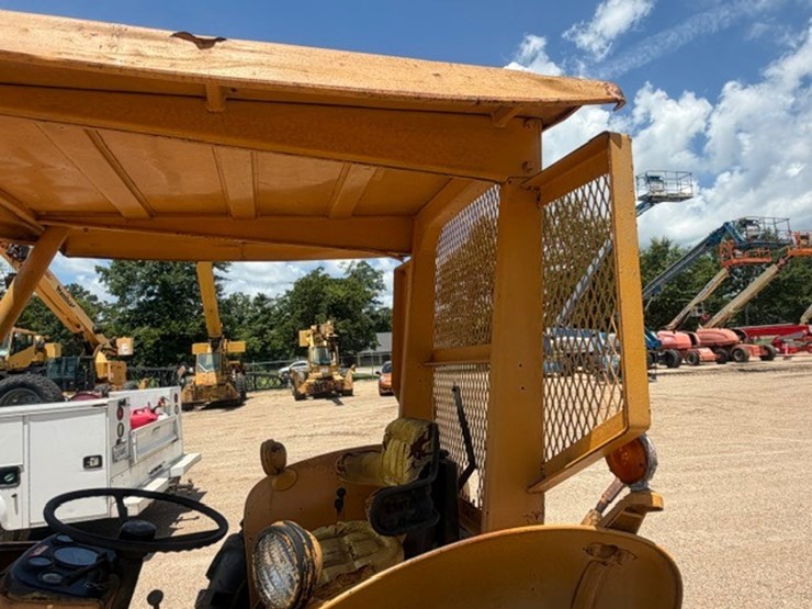 john-deere-302-image-11