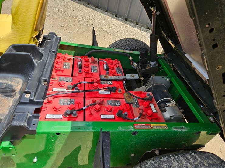 2011-john-deere-gator-image-22