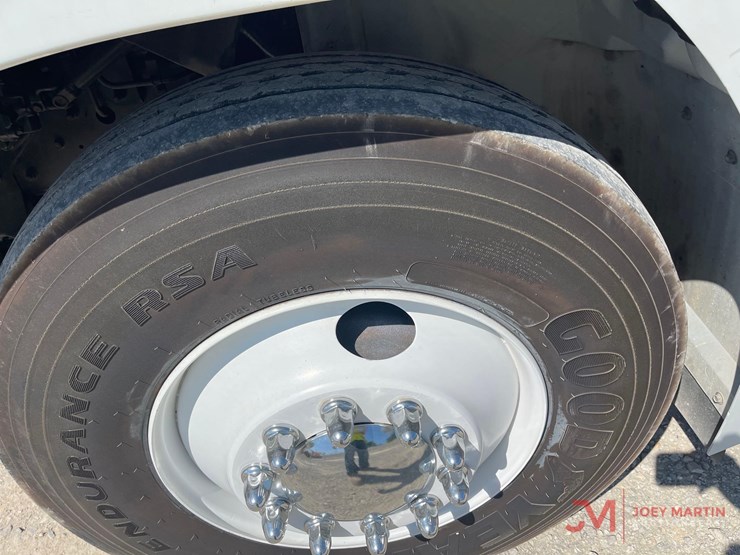 hino-338-image-5