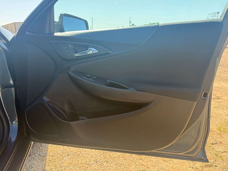 2019-chevrolet-malibu-4-door-sedan-(140,696-miles)-image-18