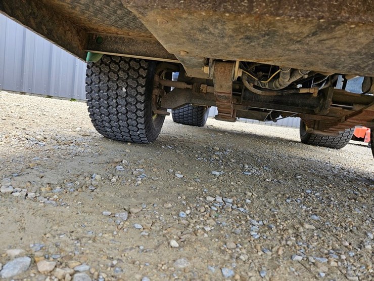 2020-john-deere-gator-image-10