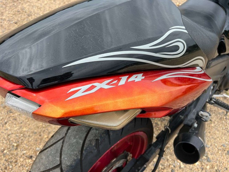 2007-kawasaki-ninja-zx-14-(-26,228-miles)-image-16