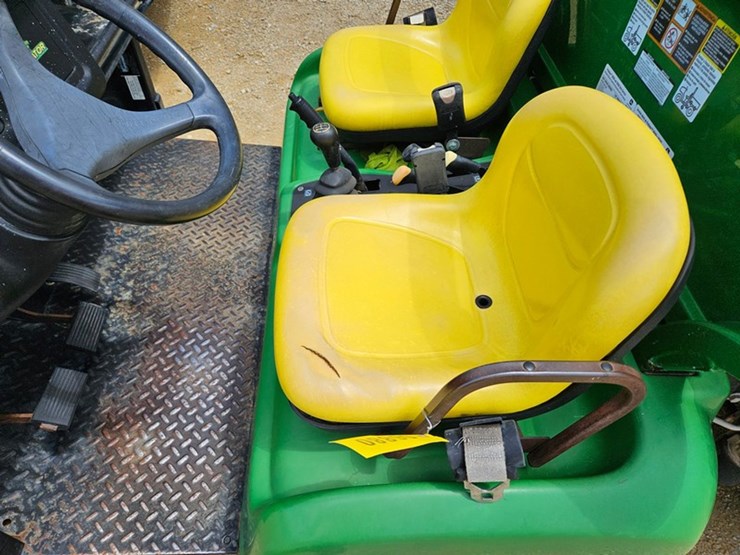 2020-john-deere-gator-image-26