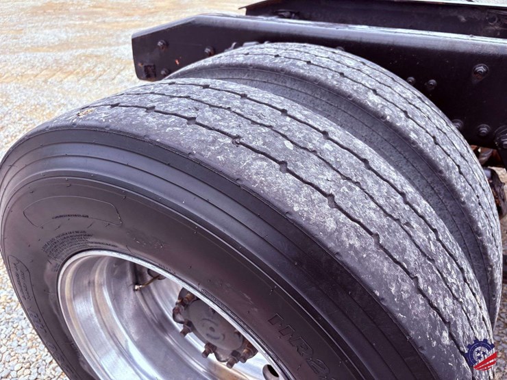 1996-freightliner-fld120-image-15