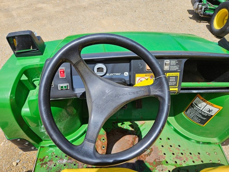2014-john-deere-gator-image-30