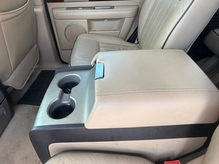 2005-lincoln-navigator-image-30